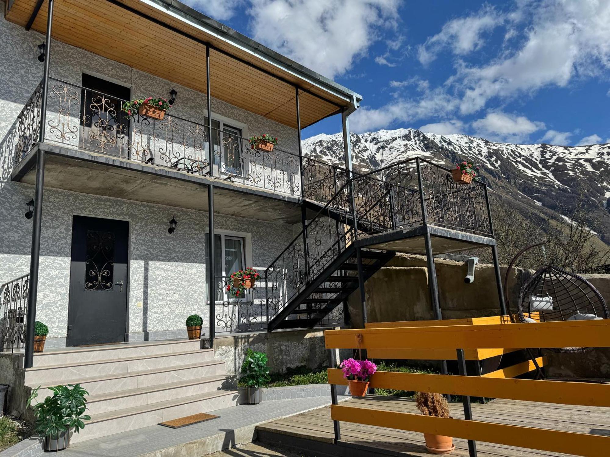 Hotel Elia Kazbegi Stepantsminda Exterior foto